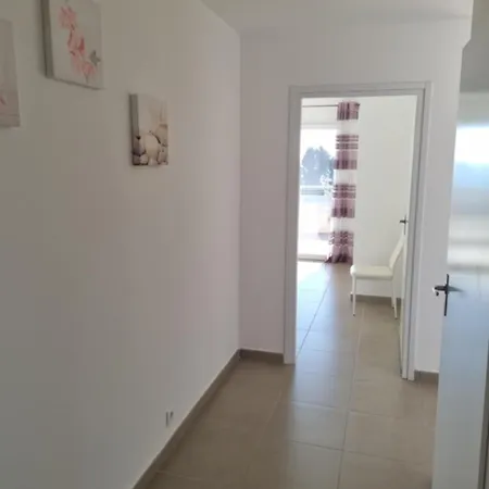 Appartement With Pool Magnificent Sea View 80m To *