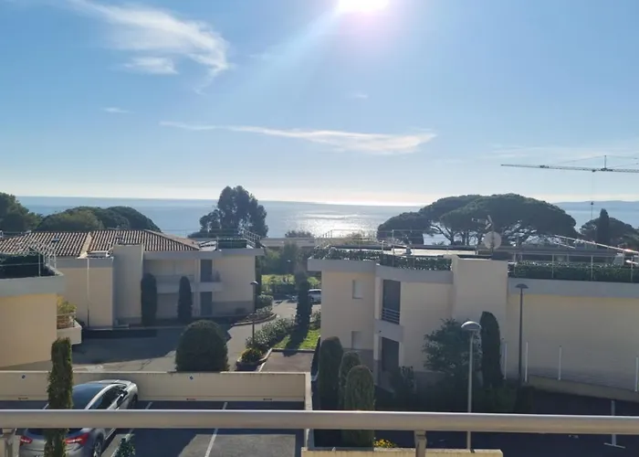 Appartement With Pool Magnificent Sea View 80m To *